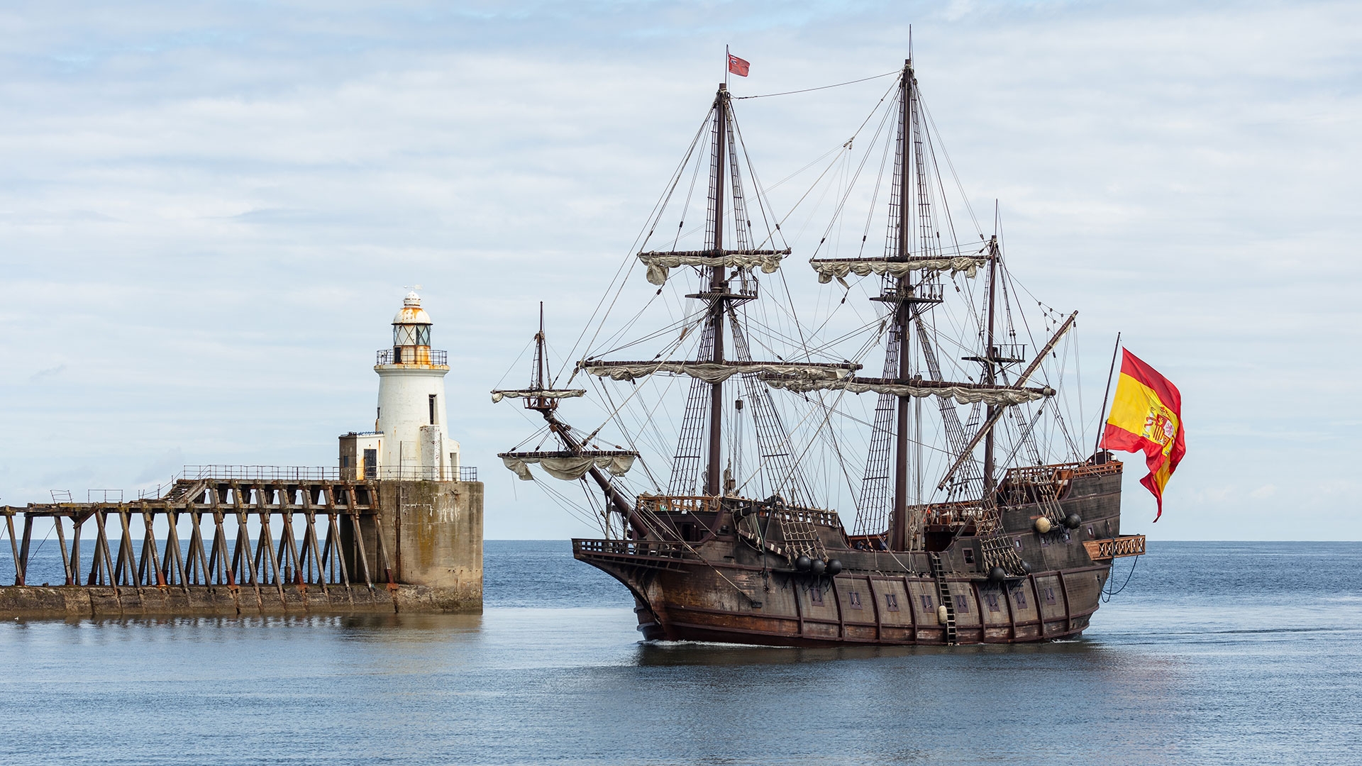 Historic replica galleon Galeón Andalucía docks in Cornwall for first time